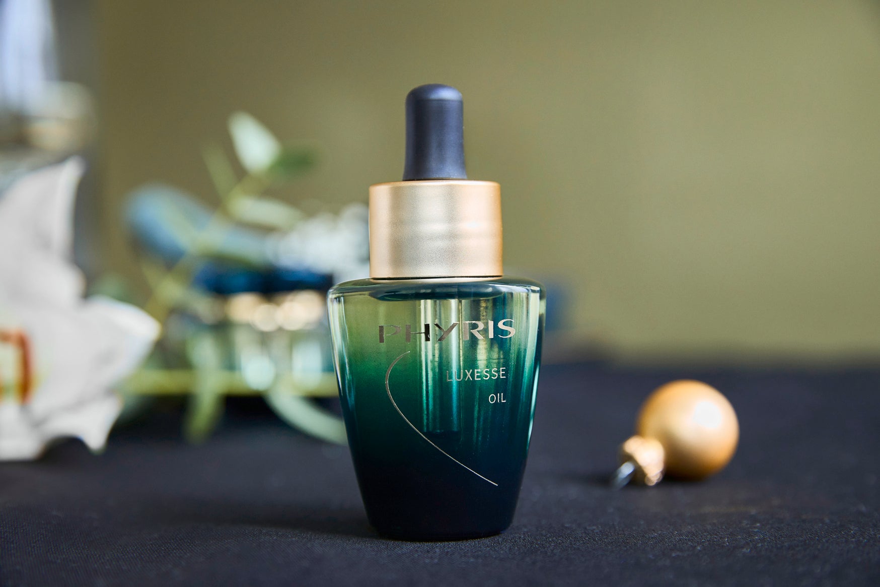 LUXESSE Oil